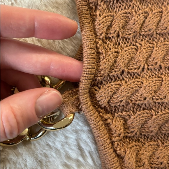 AMUR Cable Knit Crop Top - Picture 6 of 7